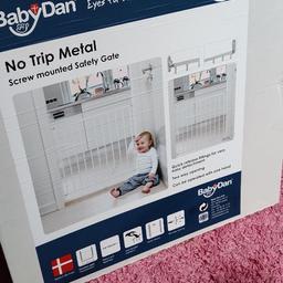 Premium baby gate. New boxed and sealed

will deliver within 2 mile radius or pick up yourself