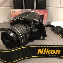 Nikon D3300 i fint skick
Laddare och original objektiv 18-55 följer med och minnes kort också !