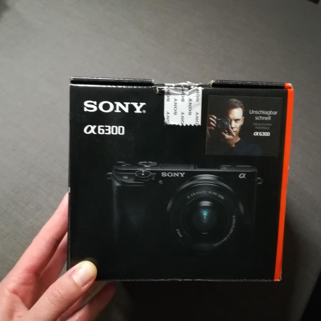 Sony Alpha 6300 Kit 16-50 mm, schwarz.
die kamera ist neu und unbenutzt. Karton wurde lediglich einmal geöffnet um sie anzusehen.

Versand muss der Käufer übernehmen