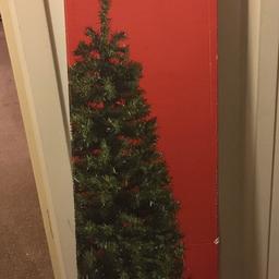 Christmas tree from Sainsbury’s
6ft with stand included
Only took out of the box once.

From a smoke and pet free home.

Please check my other items.