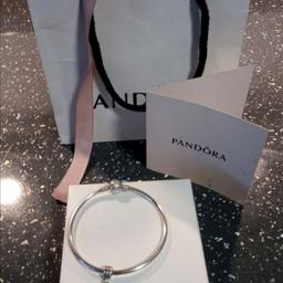 Lovely Pandora bracelet with charm.
Excellent condition
Size medium 
Purchased from here yesterday not realising my daughter already has the same one.
£25.00