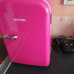 mini fridge has a hot and cold setting brought brand new used for a week no longer needed