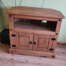 Selling TV stand must pick up
