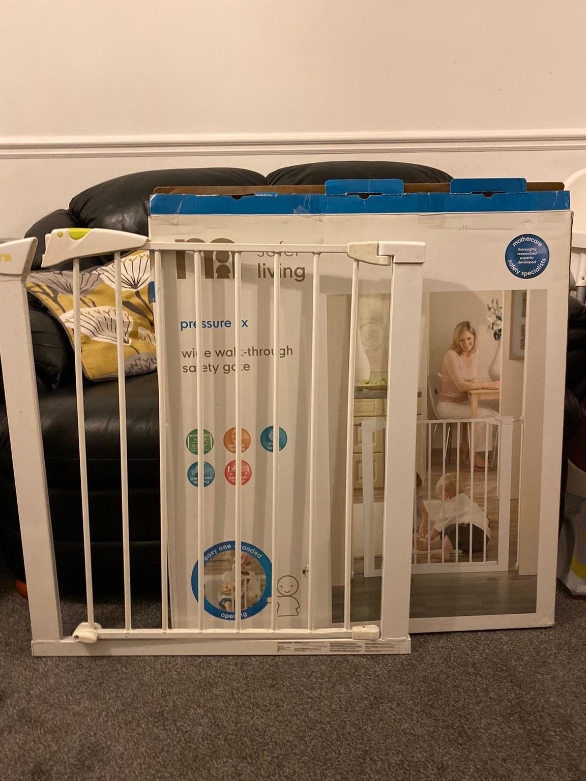 Two baby gates in LS16 Leeds für 20,00 £ zum Verkauf Shpock DE
