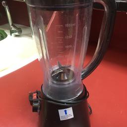 Very good blender, new, few times used, very good in ice blending. Collection only