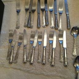 5 large knives 6 large forks , 6 small knives 6 small forks, 6 soup spoons, 6 dessert spoons 2 tea spoons , this set is 32 yrs old , heavy duty