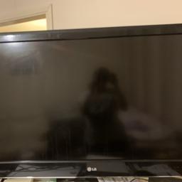 My mum is selling her tv. It’s in very good condition
Nearest offer please
