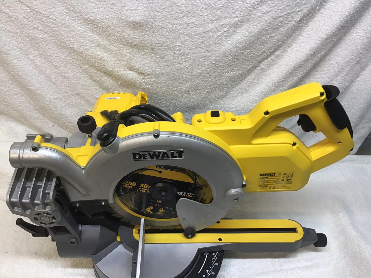 Dewalt DCS778 54V FLEXVOLT SAW MINT!!!!!! in Tudhoe Grange für 380,00 ...