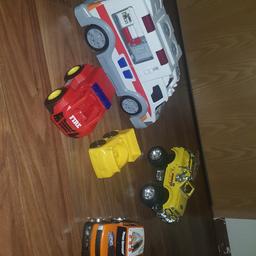 Meine Jungs haben ausgemistet und möchten Platz für neues Spielzeug haben.

5 Autos wurden ausrangiert und 2 davon mit Sound

!!! Nur Abholung !!!
