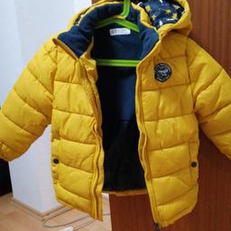 H&M kinder jacke
Ein mak getragen
Wie neu
Große 110
4-5 Jahre

Zara H&M guess Swarovski