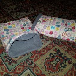Donut patterned pouch bed and matching tunnel.
Suitable for pygmy hedgehogs and guinea pigs