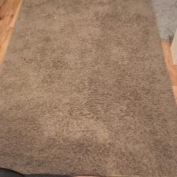 Zu verkaufen ist ein Teppich 160x230 cm der erst 3-4 Monate alt ist. Neupreis liegt bei 38,99€