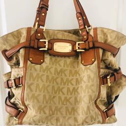 Michael kors, used handbag. 
Worn, *non smoking home
•collection only please ideally