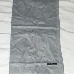 Ny oanvänt grå halsduk/sjal 50kr

material: cashmere