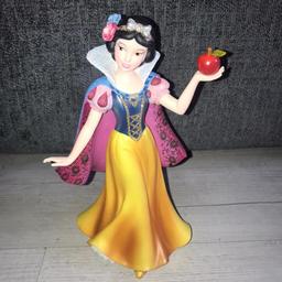 disney showcase snowhite brandnew in box see all pictures any questions just ask x