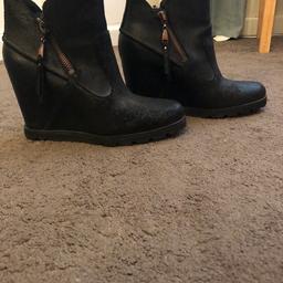 Genuine eggs wedge boots never been worn size 4.5
