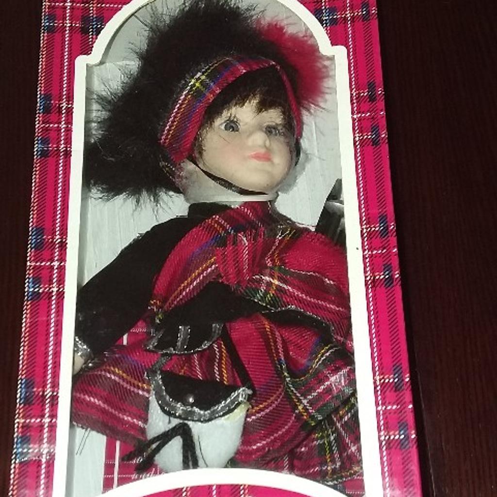 in original boxes the bagpipes have never been used and doll has never came out of the box they are brand new collection only in e6