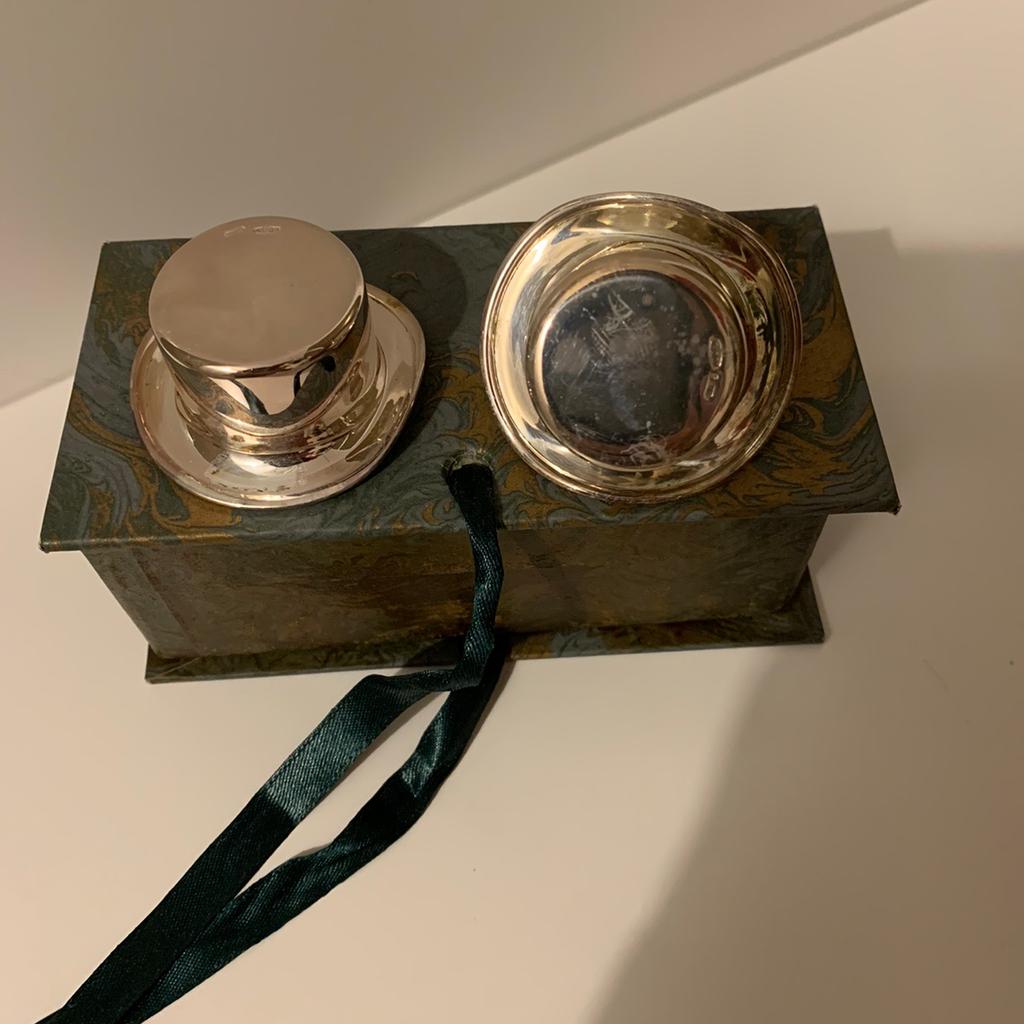 Coppia di tappi per acqua e vino in argento con scatola originale della Gioielleria Malinverni di Milano