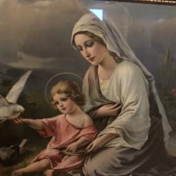 Schönes Heiligenbild von Maria mit dem Jesuskind hinter Glas und Gold umrahmt. 
Format: B/H 128/60cm