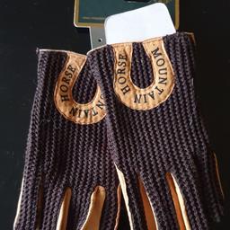 Half Pique Seam Construction. Less Bulk In Seams For A Better Wearing Comfort. Cool Cotton Crochet Upper Hand For Extra Comfort. Leather Reinforcements Between The Fingers. Counteracts Wear From The Reins For A Durable Glove
collection or delivery for fuel if local 