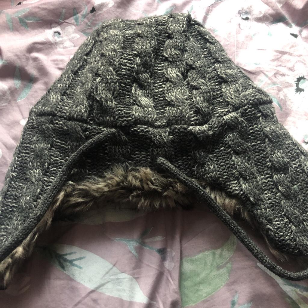 Boys hat
Age 11-13yrs
In excellent condition
fluffy and soft