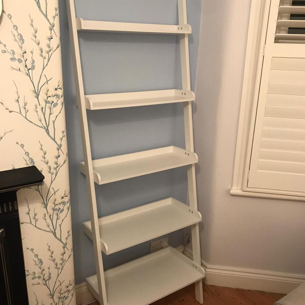 Habitat 'Jessie' white wide leaning ladder sh in WD23 Hertsmere für £