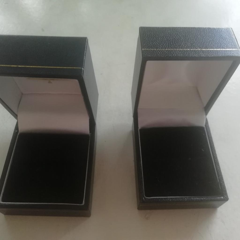 2 ring boxes
One is new and another one is used.
Good quality

2.50 pounds for both.

Collect from b30 2xu