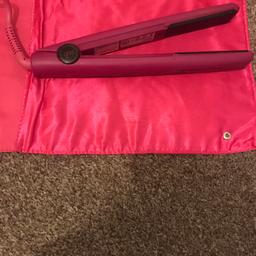 Original pink GHD’s used but excellent condition beeps when gets to temp comes with heat protective mat only selling due to getting new ones