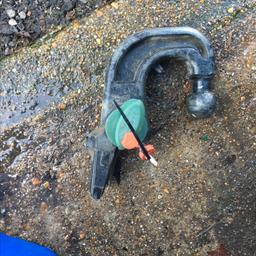 Land rover towbar in very good condition don't have the key but can still use with out the key and get one cut for it