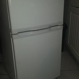 fridge freezer working and in excellent condition. only fridge shelf need replacing very cheap only £25 open to offers pick up asap redecorating so need it out. location is se14 not sure why shpock is showing the wrong info 