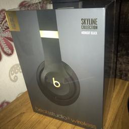 Brand new/unopened/unused/sealed headphones
Black and gold model (SKYLINE COLLECTION - midnight black)
Got them with my macbook