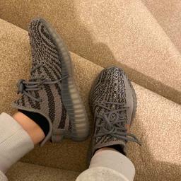 Yeezy boost 350 beluga 
unwanted gift no box, only worn once
Size 5