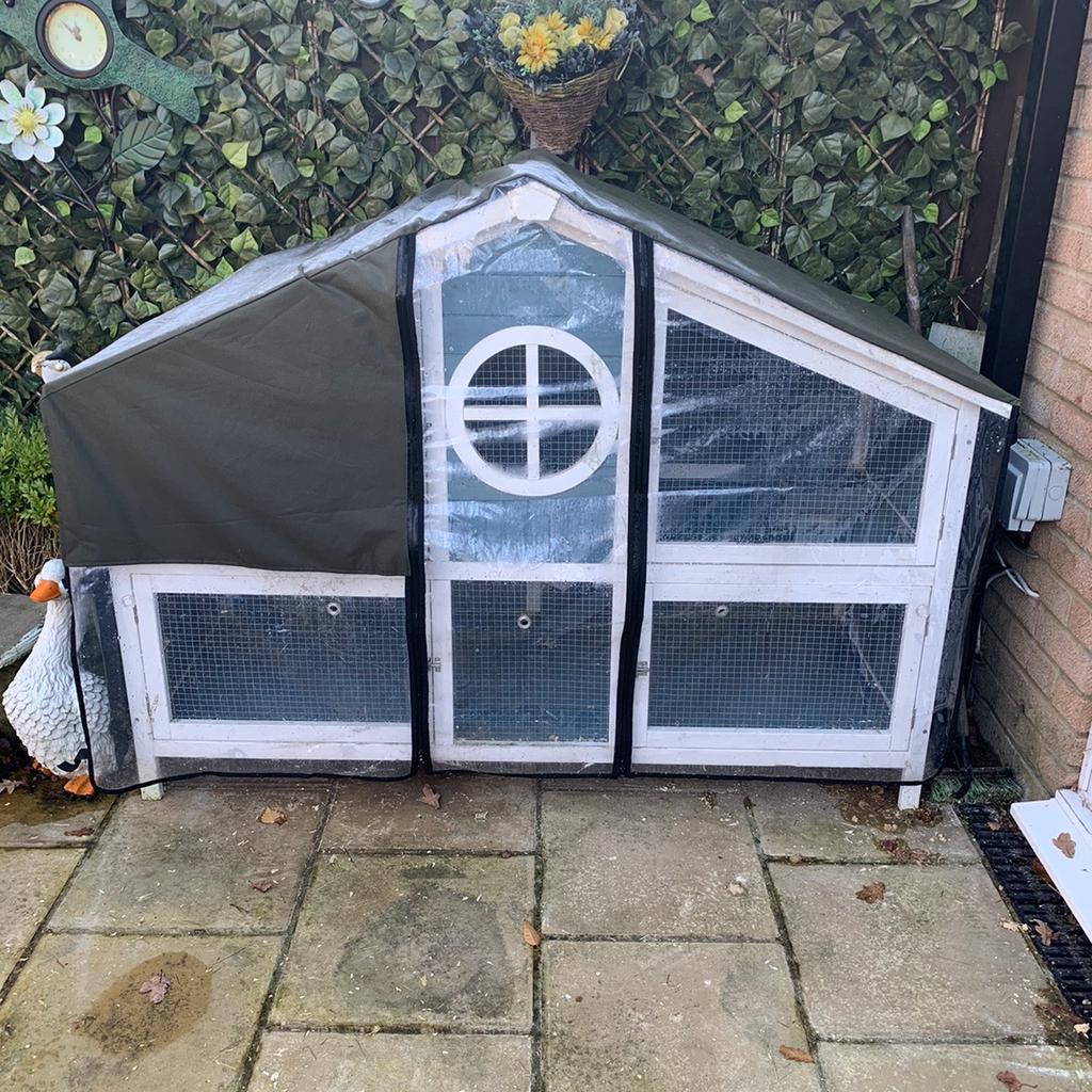 Pets at home foxglove Guinea pig hutch/cover in TN23 Ashford for £120.