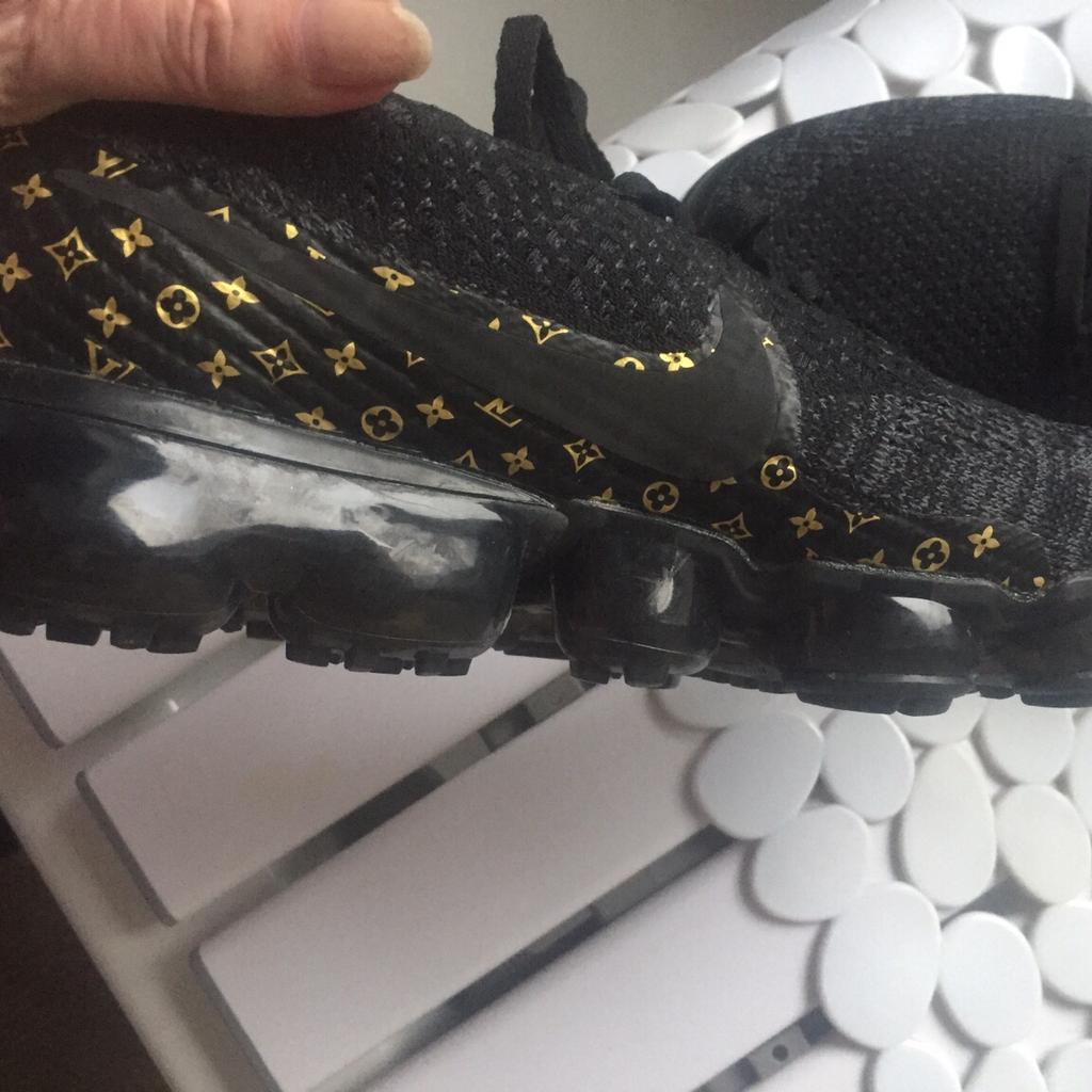 Nike air Vapormax style supreme LV triple in M32 Trafford for
