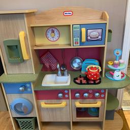 Little tikes play kitchen. Well looked after and comes with lots and lots of accessories too
