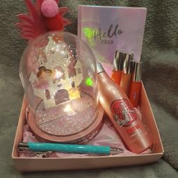 light up castle
soap and glory body spray
pen
diary
lipgloss
all new items
will be cellophane wrapped with bow