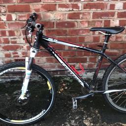 Cannondale mountain bike
Needs new front break pads
Everything else working
Shimano fluid breaks
Rock shock xc28 lockout forks
Needs a clean
Wheels look low quality in picture due to the silver but that’s the reflective line not the rims. The wheels have black rims.
Low price due to wanting a quick sale