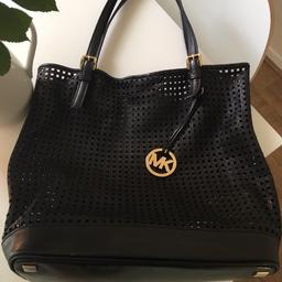 Beautiful black leather Michael Kors bag in excellent condition collection only message for more info x