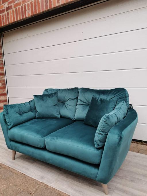 Buy & Sell Nottinghamshire Bassetlaw - Photos for Seville Green Lumino Teal Velvet Sofa