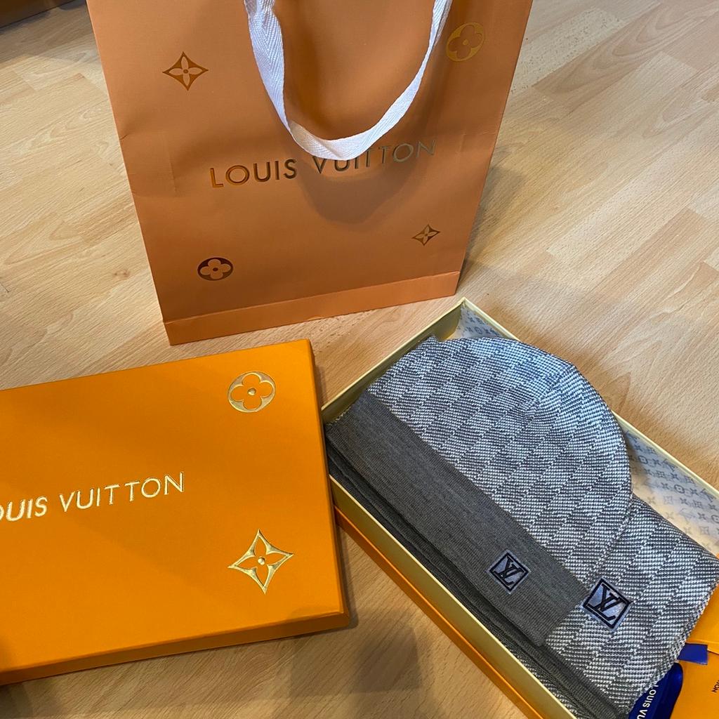 Louis Vuitton petit Damier grey scarf set (scarf and - Depop