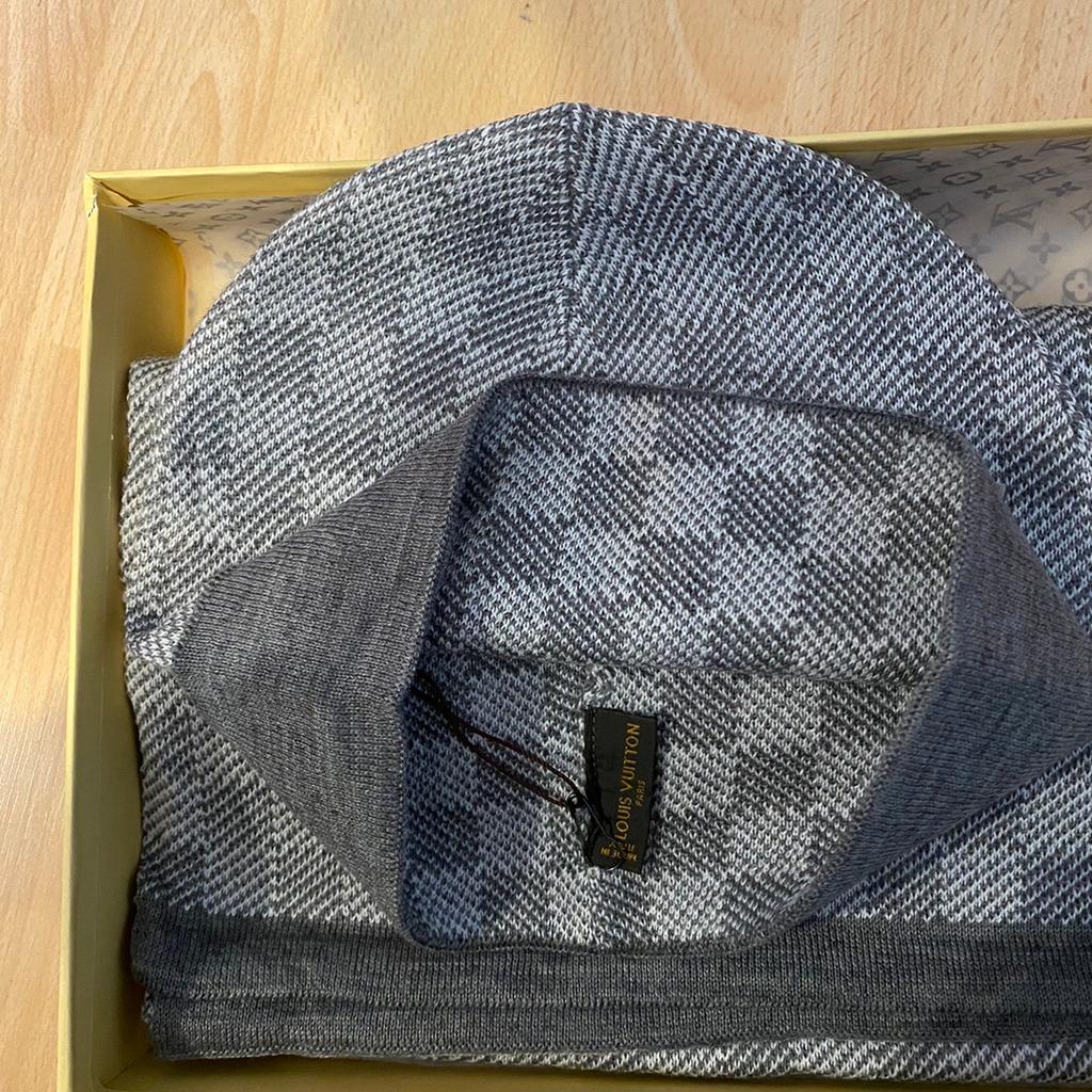Louis Vuitton petit Damier grey scarf set (scarf and - Depop