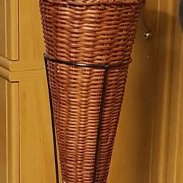 Deko Blumenständer/-vase zu verkaufen!
Höhe ca. 85cm
Selbstabholung !