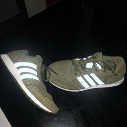Boys Adidas trainers size 4 in excellent condition as hardly worn. Collection from Great Wryley