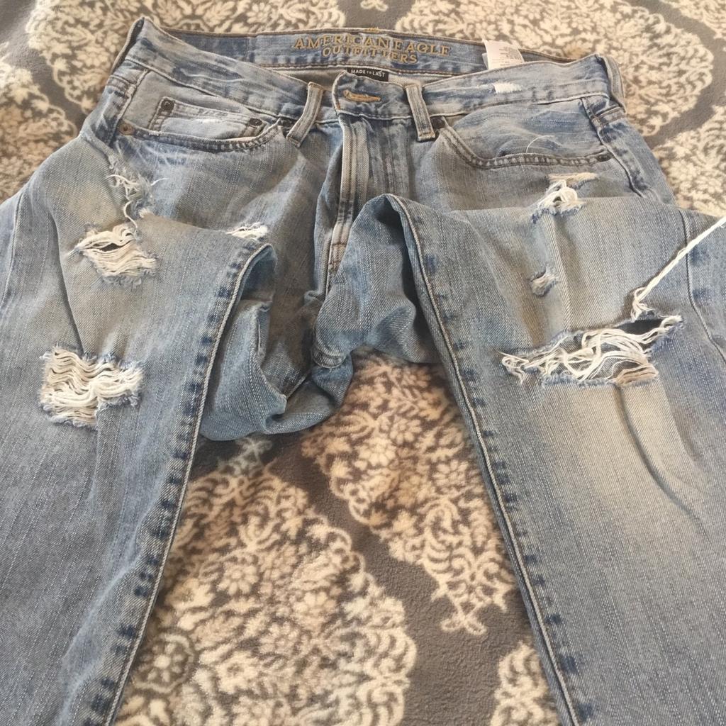 Bought from American Eagle Outfitters.
Good condition original ripped jeans.
30 waist, 30 leg.
Selling as now too small.