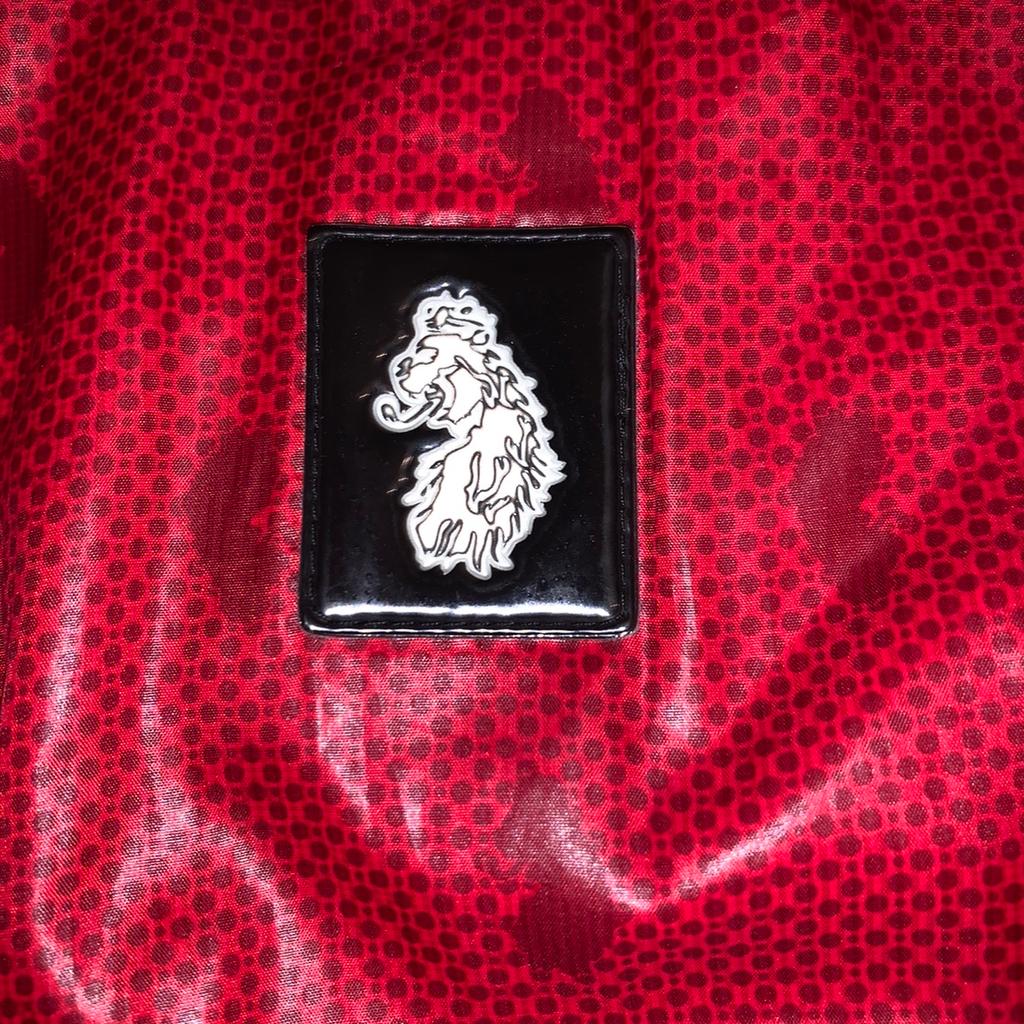 A very stylish jacket by Luke Of London, Lions head logo printed all over the jacket with 1 black small square patch with the lions head logo in white on the chest.
XL in size, like new and only worn a handful of times, from a smoke and pet free zone