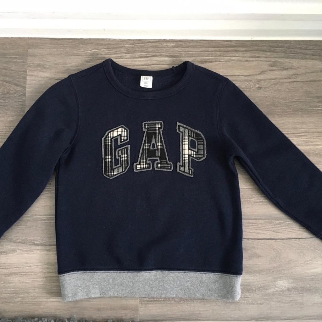 Navy GAP sweatshirt. In excellent condition. Hardly worn so just like new.