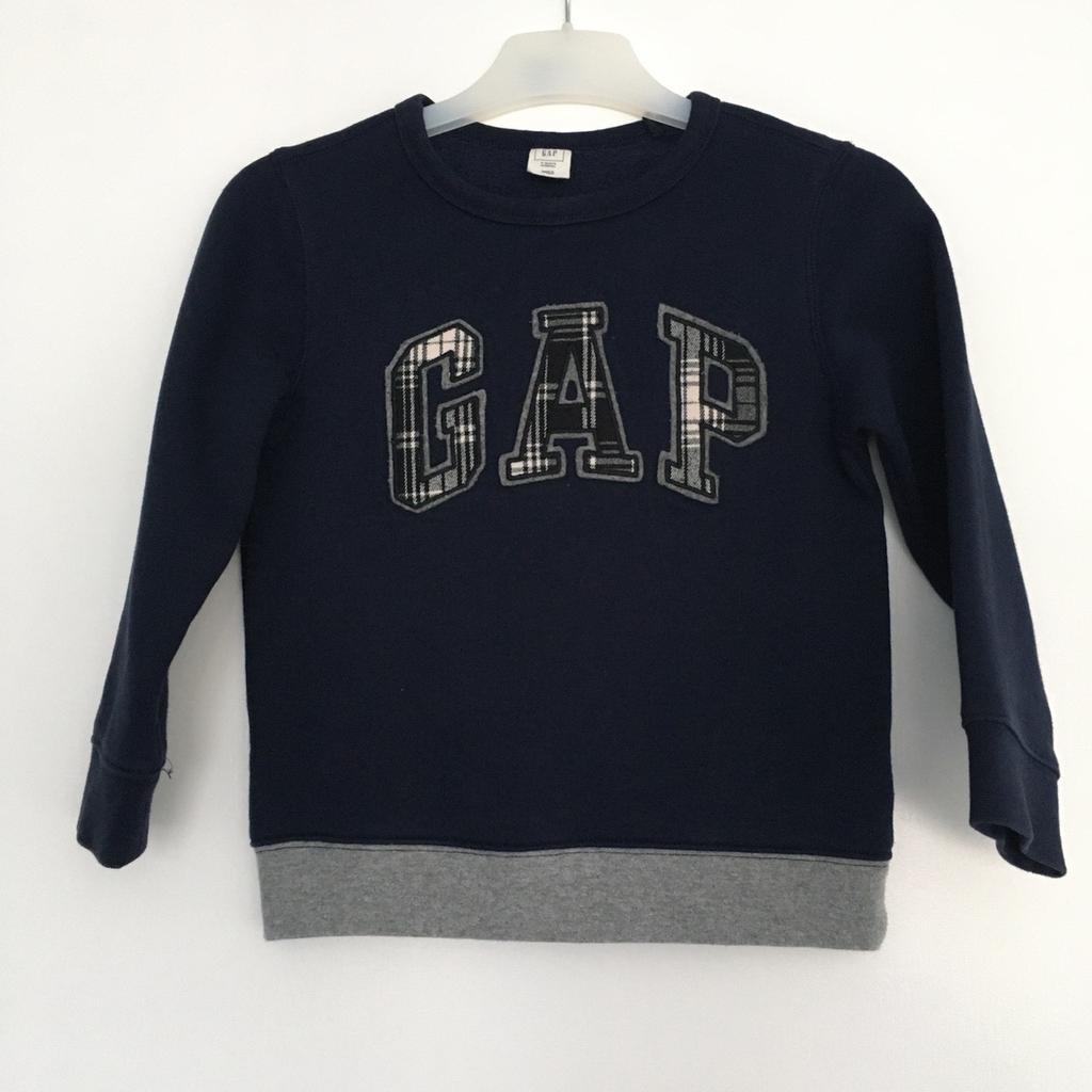 Navy GAP sweatshirt. In excellent condition. Hardly worn so just like new.