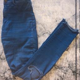 blaue Streach Jeans mit Löcher im Knie, keine Makel, von der Marke Zara in Größe 36