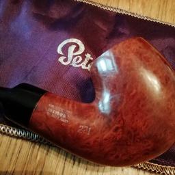 Peterson Dublin 221 pipe and bag. ideal little Peterson pipe small and convenient bent pipe.