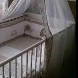 Verkaufe hier ein Baby Bett von Babyone
die Seiten sind in beige Hochglanz
Bei Interesse bitte melden
das Himmel ist
neu und unbenutzt nur gewaschen
müsste gebügelt werden
nestchen würde benutzt